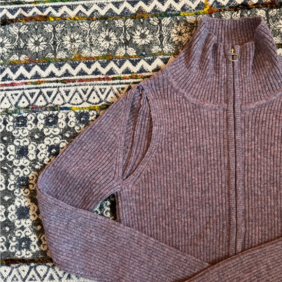 NWOT Lewkin Cut Out Zip Up Sweater - Picture 3 of 5